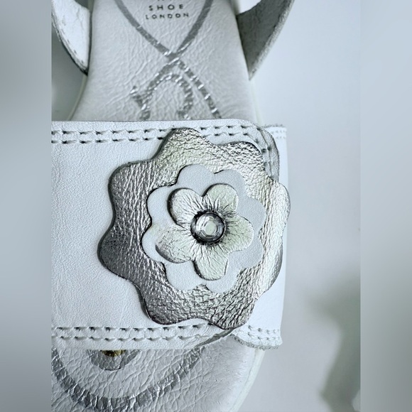 Buckle My Shoe Liris White Floral Embroidered Sandals Silver Leather London New - Picture 8 of 11